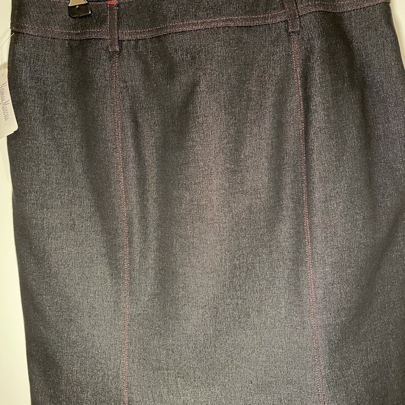 🆕 Elie Tahari Gray Skirt with Metallic Red Trim - Picture 3 of 6